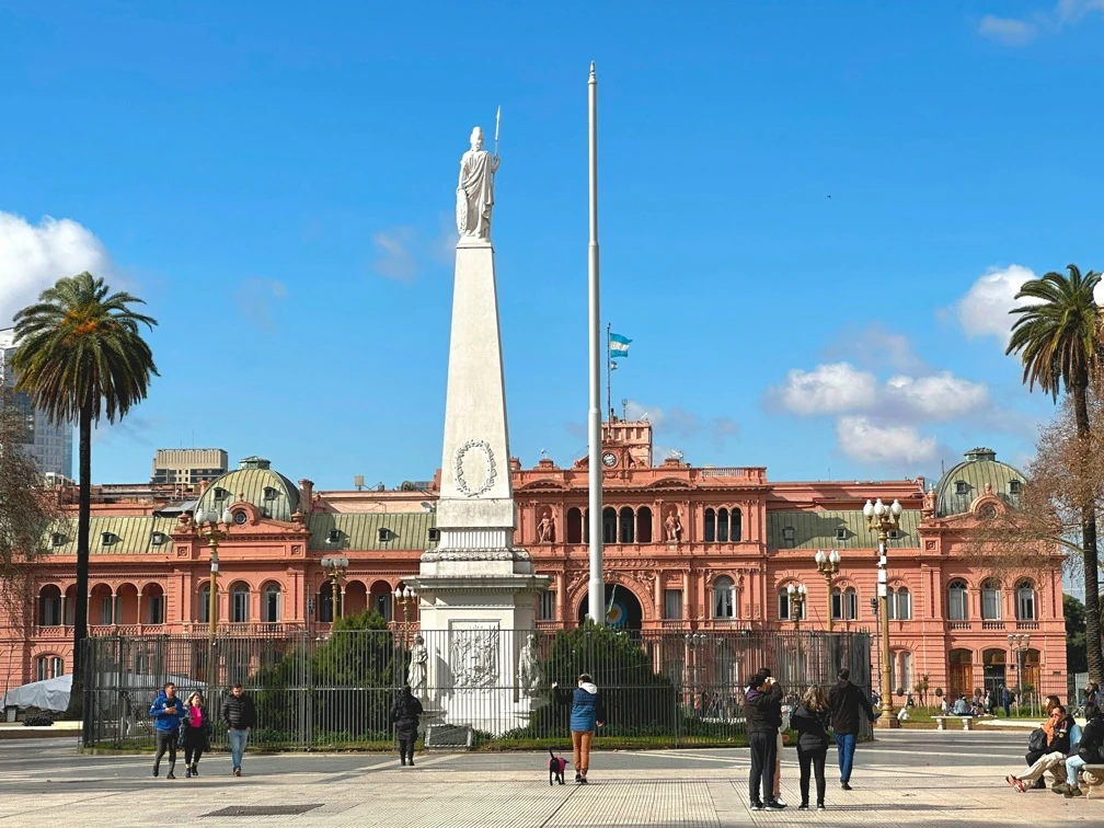 Pirámide de Mayo and Casa Rosada Presidential Palace in Plaza de Mayo, Buenos Aires – highlight of Buenos Aires Jewish and city tours